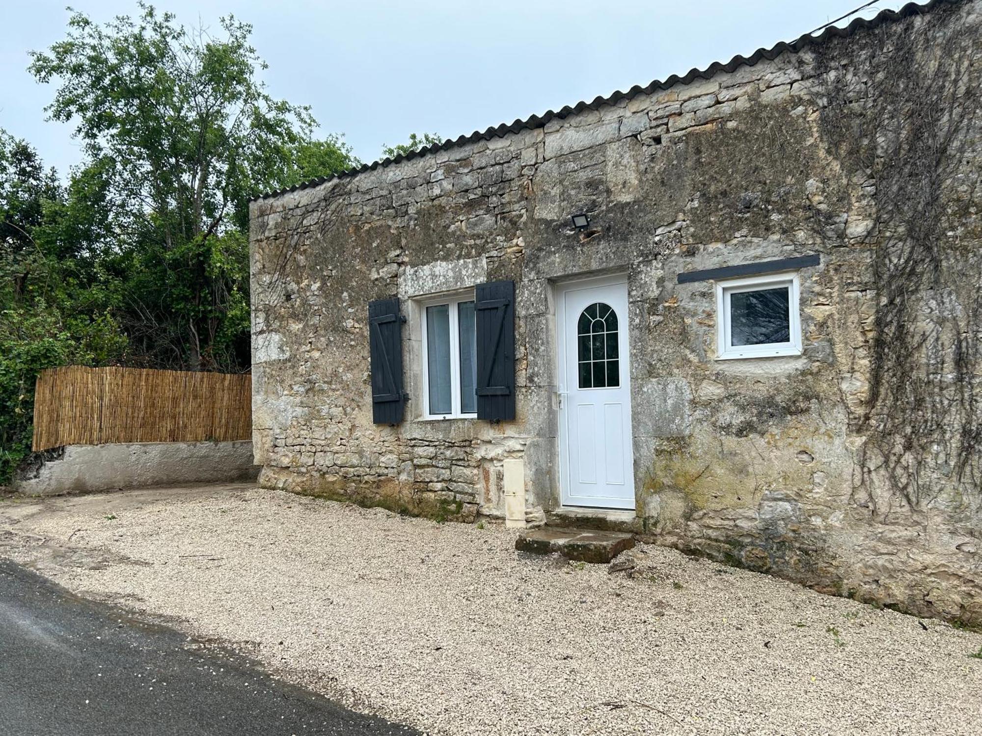 Studio Nanteuil-en-Vallee Экстерьер фото